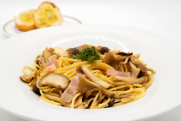 茸とベーコンの和風パスタ